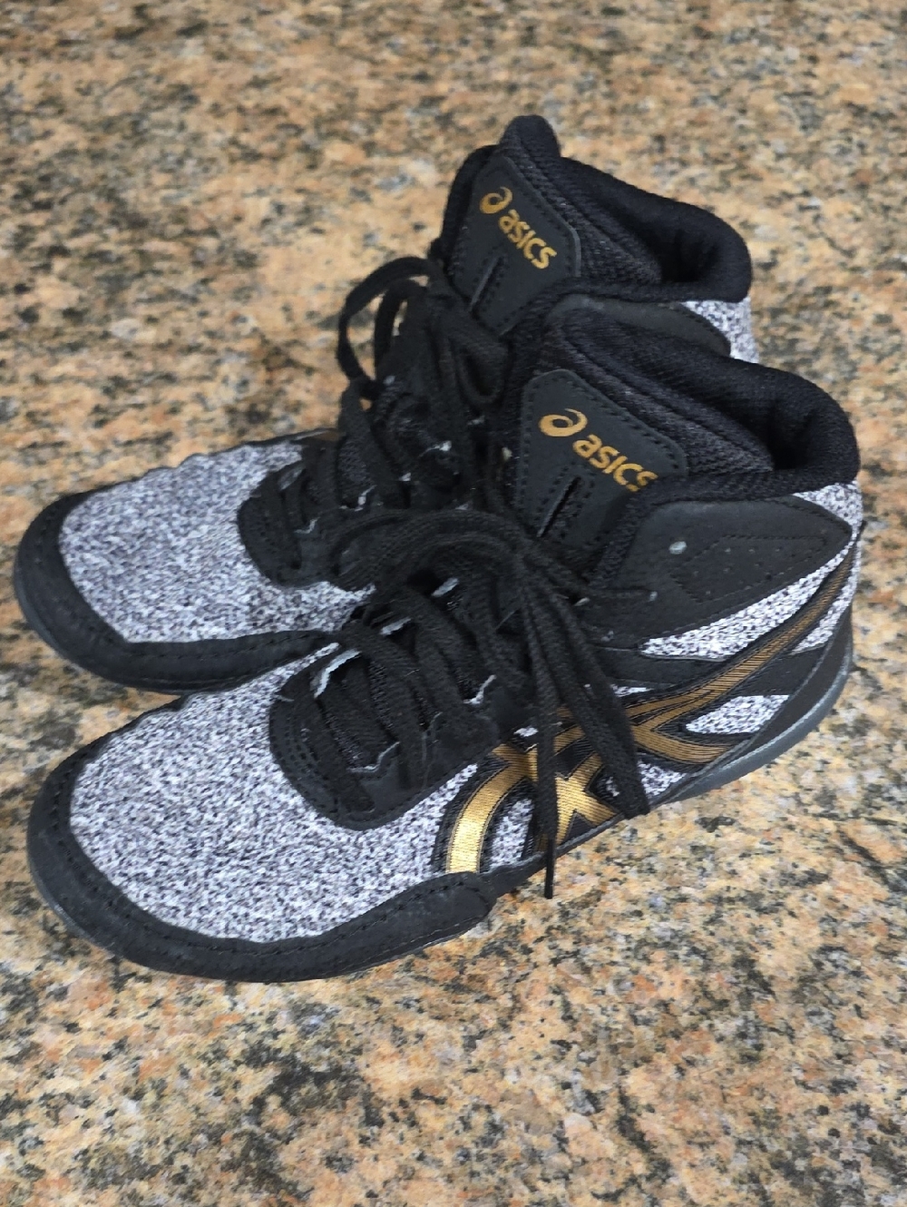 ASICS Kids Black and Gold High-Top Wrestling Shoes Size 3Y